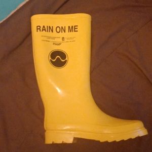Lady Gaga boots, size 7, yellow